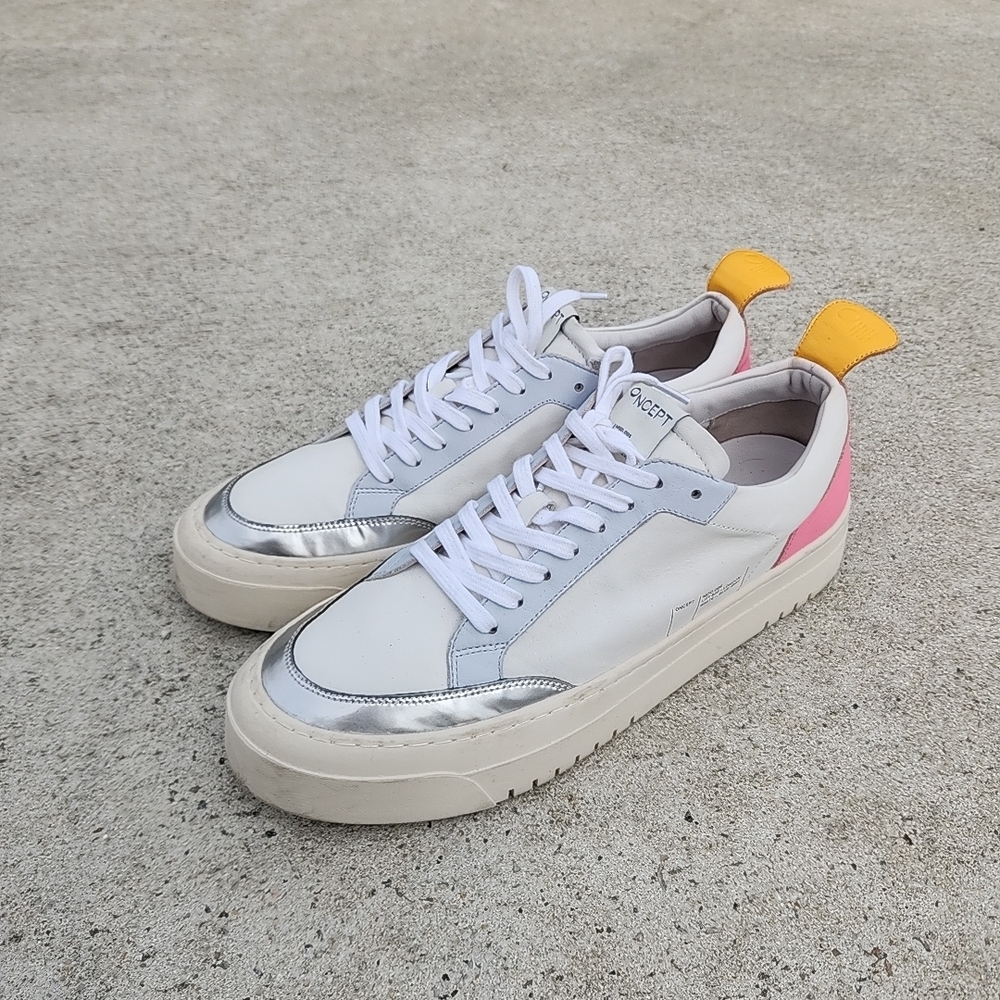 Oncept London Sneaker-blue mist SIZE 10
